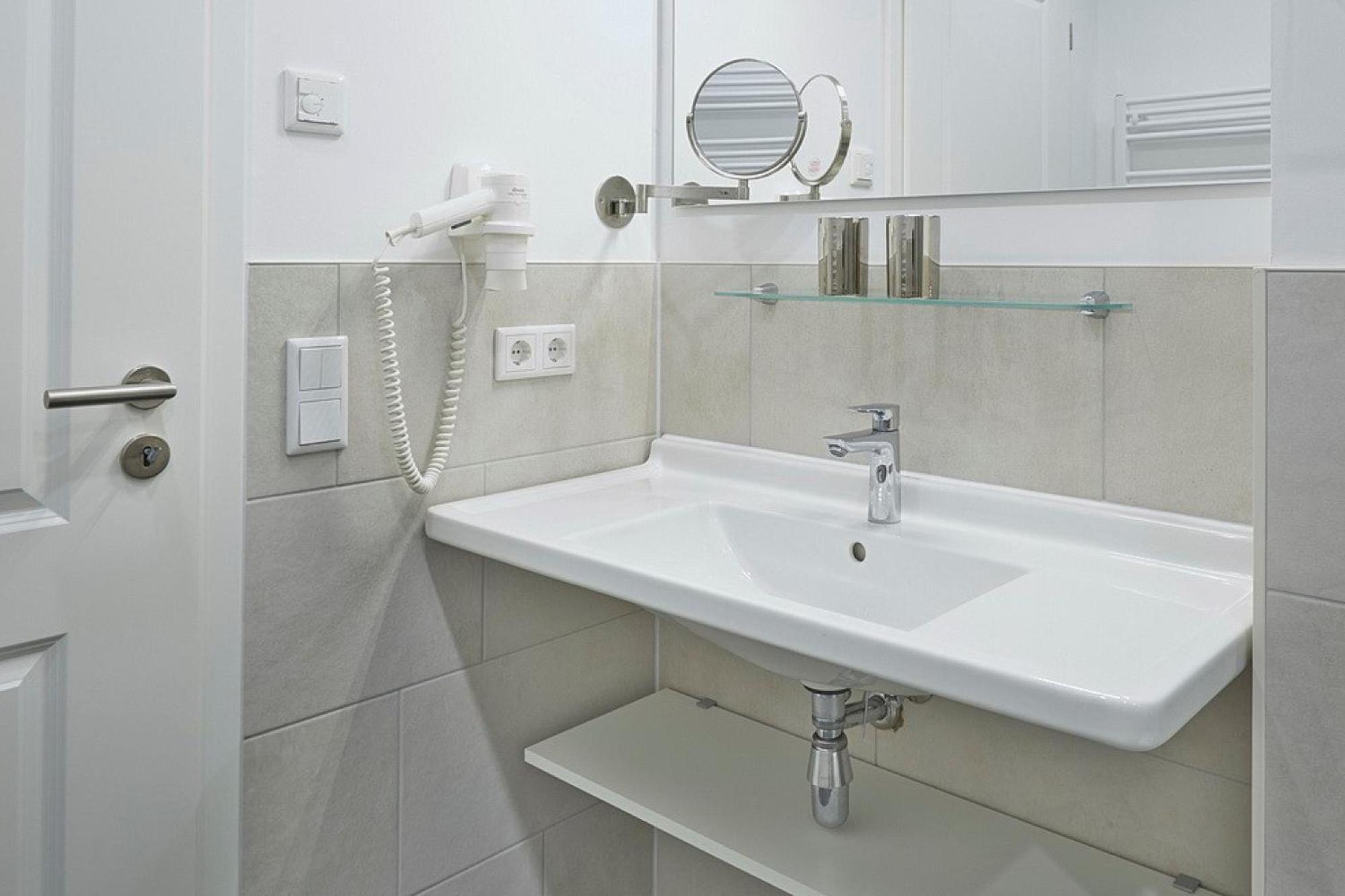 Aparthotel Waterkant Suites - Fewos Am Meer Mit Spa Бёргеренде-Ретвиш Экстерьер фото